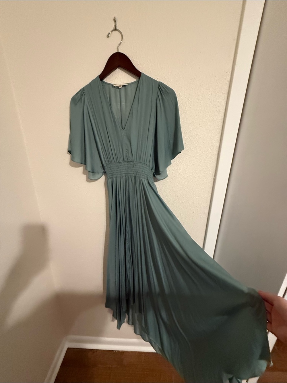 Elegant Sage Green V-Neck Pleated Maxi Dress